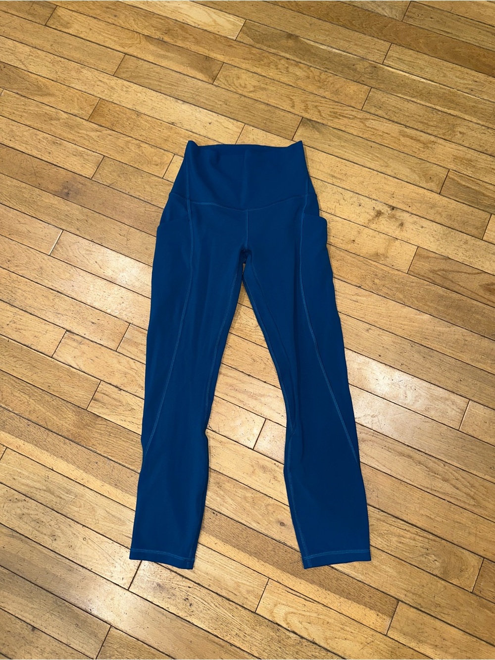 Woman’s Lululemon athletic leggings bottoms